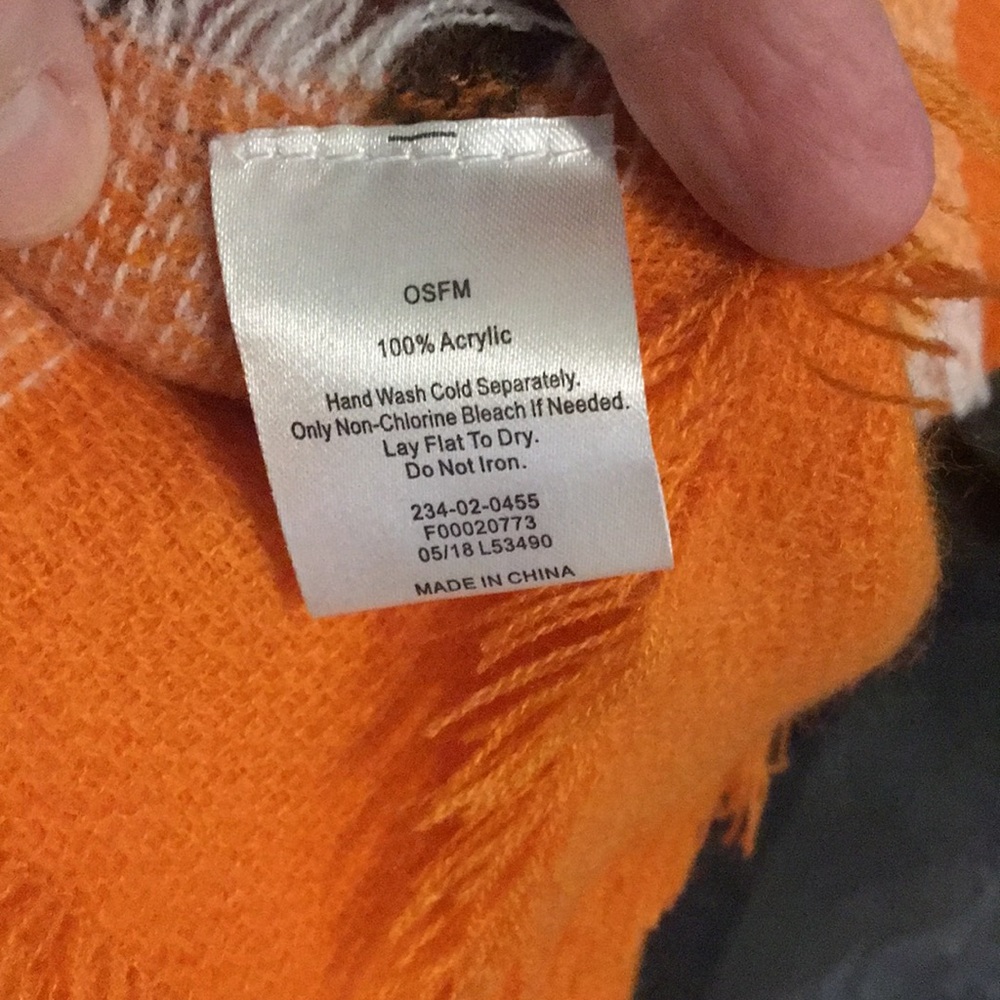 Fall Colors Wrap Scarf 🧣 - Picture 3 of 7